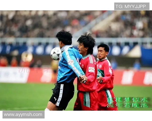 足球明星中谁曾与小哮喘斗争并在赛场上取得辉煌成就